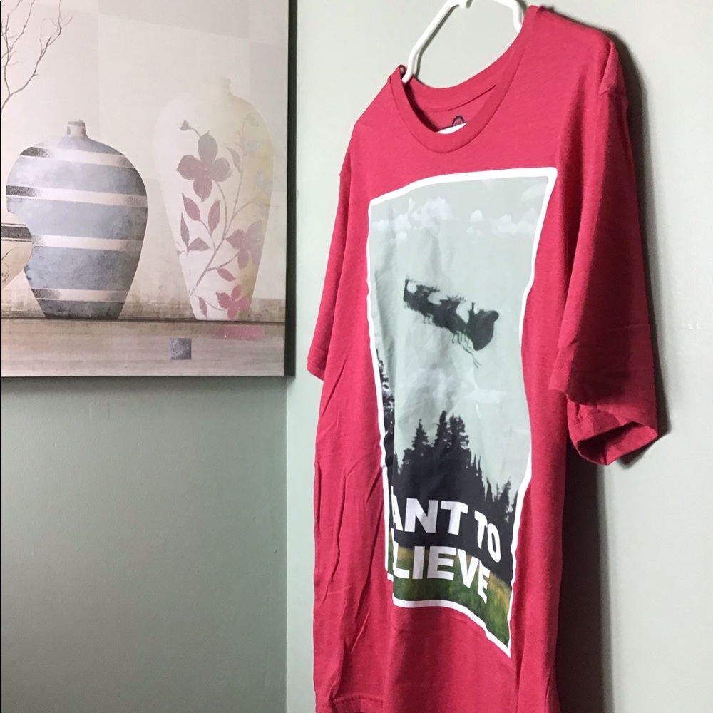 NWOT MAD ENGINE “ I WANT TO BELIEVE”. TEE SHIRT.